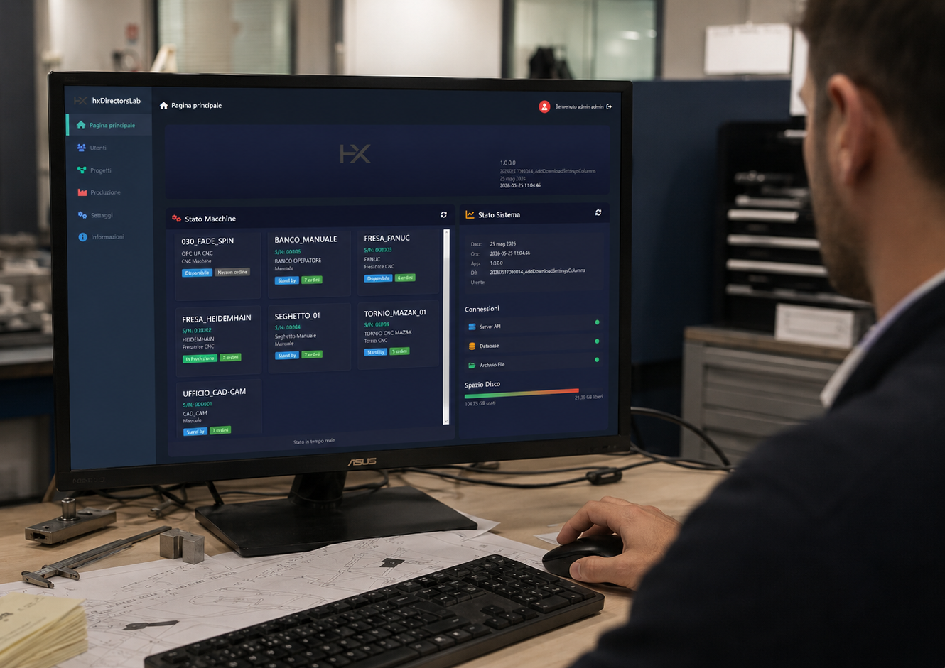 Interfaccia hxSuite con stato delle macchine CNC in tempo reale su monitor in reparto produttivo